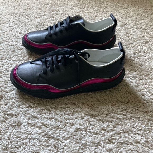 Athletic_Shoes